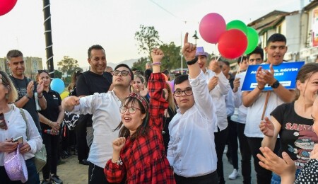 “Çorabını Gey da Gel Down Sendromu Farkındalık Yürüyüşü" yapıldı