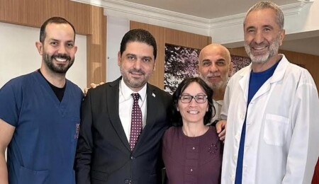 Savaşan bayramda KKTC’deki sağlık turistlerini ziyaret etti