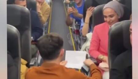 Ercan-İzmir uçağında unutulmaz evlilik teklifi