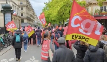 Paris Olimpiyatları'nda iş yükü artacak belediye çalışanları ek ücret talebiyle gösteri düzenledi
