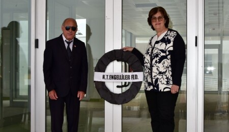 Engelsiz Yaşam Evi’ne siyah çelenk bırakıldı