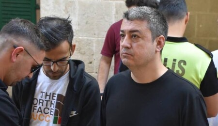 Girne’de polise saldıran Adem Ünal, tutuksuz yargılanacak