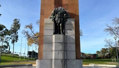 Avustralya’da Eski İngiliz Kralı 5. George'un heykelinin başı kesildi