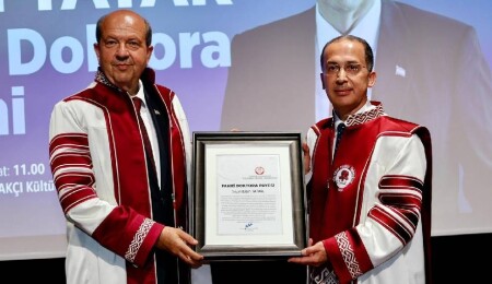 Ersin Tatar’a, Süleyman Demirel Üniversitesi’nde fahri doktora takdim edildi