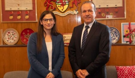 Fikri Ataoğlu ilk Kıbrıslı Türk parlamenter Nesil Çalışkan'ı tebrik etti