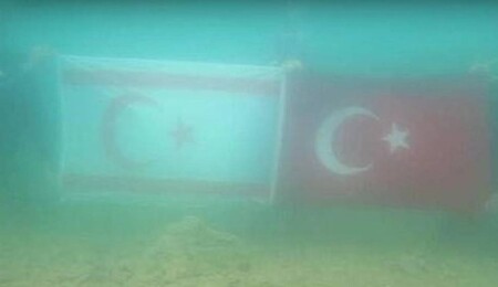 Keban Barajı'nın derinliklerinde Türkiye ve KKTC bayrağı açıldı