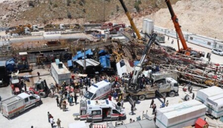 Gabar Dağı'nda petrol sahasında sondaj kulesi devrildi