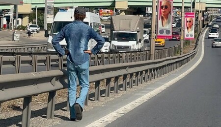 Sosyal medyada "yürüyen adam" olarak bilinen kişi evinde ölü bulundu