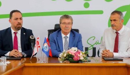 Ünal Üstel: Yerel yönetimlerin rozetine bakmadan halkımıza hizmet ediyoruz