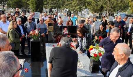 Cemal Arkut, vefatının birinci yıl dönümünde kabri başında anıldı