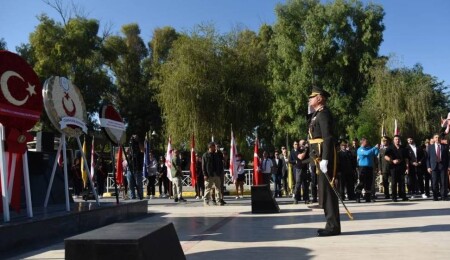 Atatürk Anıtı önünde 15 Kasım töreni yapıldı