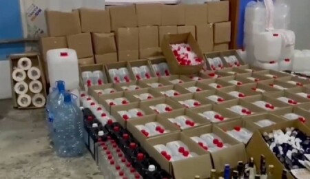Türkiye'de "Çengel-8" operasyonlarında 28 bin 400 litre sahte alkol ele geçirildi