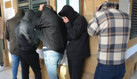 Gazimağusa'da hırsızlık: Süpermarketten hırsızlık yapan 5 kişi tutuklandı