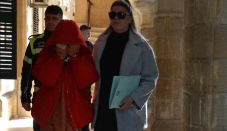 Bakıcılık yaptığı evden yüklü miktarda para ve ziynet eşyası çaldığı iddia edildi: 3 gün tutuklu kalacak