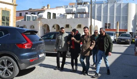 Ana yolda uyuyan Cem Aksel ve Seyfi Keskin bir ayı aşmayacak süreyle cezaevine gönderildi