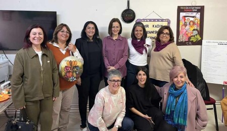 CTP Kadın Örgütü heyeti, İzmir Kadın Dayanışma Derneği’ni ziyaret etti