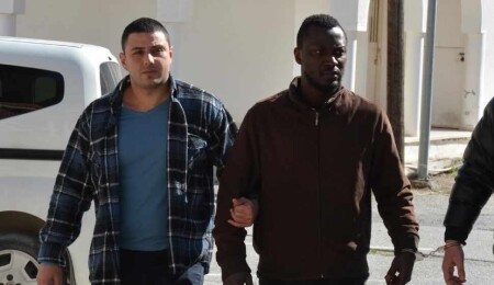 Uçak bileti kesmediği için tartıştığı iş verenini darbetti!