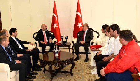 Başçeri, TEKNOFEST KKTC'ye katılan Türkiye Maarif Vakfı heyetini kabul etti