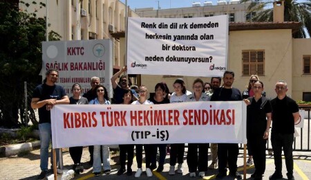 Tıp-İş, Sağlık Bakanlığı önünde açıklama yaptı: Yapılan görevlendirmeler derhal geri alınsın