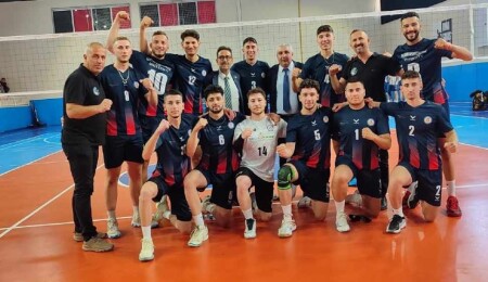 DAÜ erkek voleybol takımı Türkiye Süper Ligi’nde yarı finale yükseldi