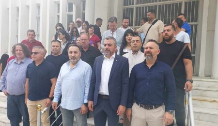 Sendikalar Posta Dairesi’nde uyarı grevi yaptı, süresiz grev uyarısında bulundu