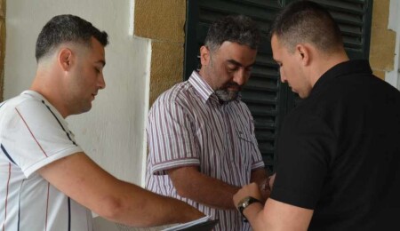 Sahte pasaportla kuzeyden güneye  geçmeye çalışmakla itham edildi!