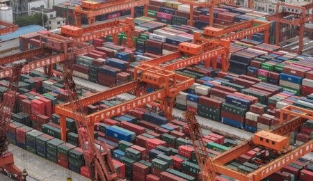 Çin limanlarında taşınan kargo yükü ve konteyner miktarı ilk 4 ayda arttı