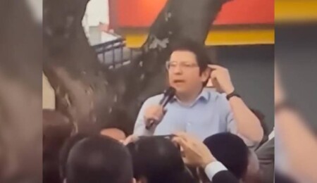 Kolombiya'da silahlı saldırıya uğrayan Cumhurbaşkanı adayı Uribe ağır yaralandı