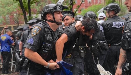 ABD'nin New York kentinde göçmenlere destek gösterisinde onlarca protestocu gözaltına alındı
