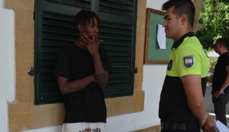 Ehliyetsiz, sigortasız ve kaçak: Direğe çarpan sürücü 10 günlüğüne cezaevine gönderildi