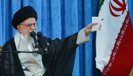 İran lideri Hamaney, İsrail'e sert karşılık vereceklerini bildirdi