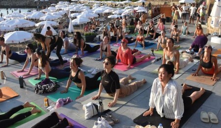 Girne’de Uluslararası Yoga Günü yoğun ilgi gördü