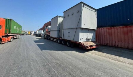 Türkiye’den temin edilen 50 MW gücündeki mobil türbinler Mağusa Limanı’na ulaştı