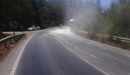 Girne-Değirmenlik yolunda kazanın ardından kumlama yapıldı
