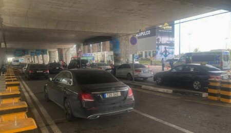 Ercan Havalimanı’nda taksiciler ile gelişi güzel parklar sorun olmaya devam ediyor