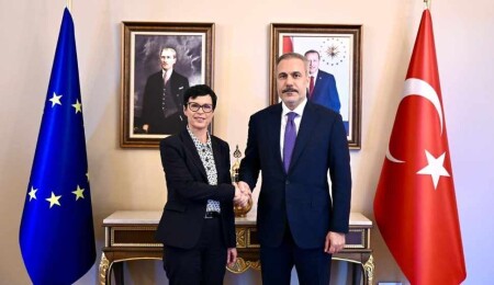 Fidan, Cenevre ve New York’taki Kıbrıs toplantılarını AB Komiseri Kos ile görüştü