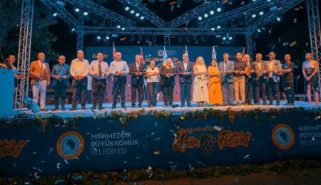 63. Mehmetçik Üzüm Festivali dün akşam düzenlenen törenle başladı