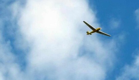 Kanada'da küçük uçak havaalanı yakınlarına düştü