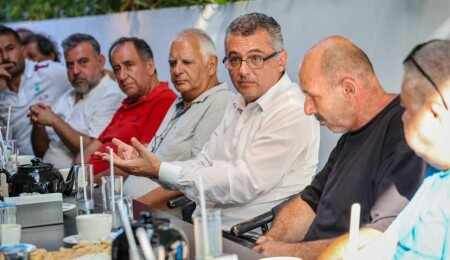 Tufan Erhürman, Mağusa’da esnafla buluştu