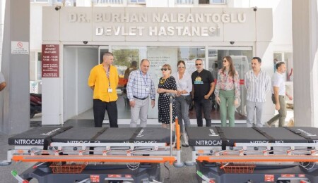 Merit’ten, hastaneye sedye bağışı