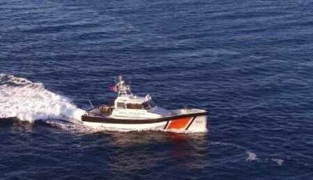 Muğla'da 8 kişinin bulunduğu fiber tekne battı: 2 çocuk kayıp