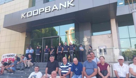 Koop-Sen'in süresiz grevi devam ediyor: Koopbank'ta da dayanışma amaçlı uyarı grevi yapılıyor