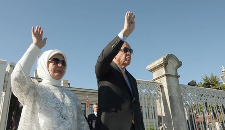 Erdoğan, TEKNOFEST Mavi Vatan kapsamında İstanbul Boğazı'ndan geçen gemileri selamladı