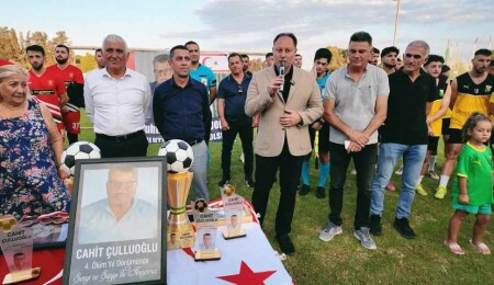 Öztürkler, Cahit Çulluoğlu anısına düzenlenen dostluk maçına katıldı