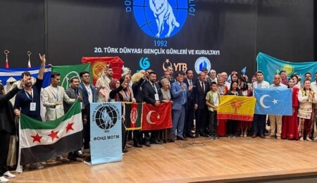 Türk Dünyası Gençlik Kurultayı’ndan Arıklı’ya Onur Madalyası