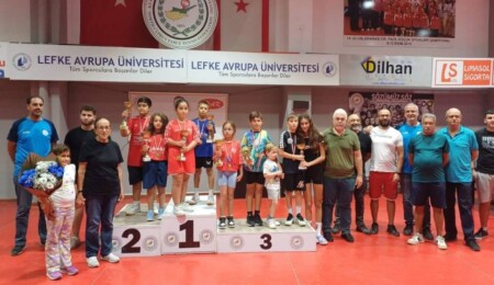 Masa Tenisi'nde Ada ve Kerem birinci