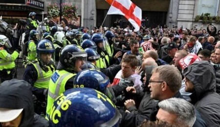 İngiltere'de aşırı sağcılar sokaklara döküldü: 25 kişi gözaltında