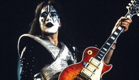 Kiss grubunun gitaristi Ace Frehley hayatını kaybetti