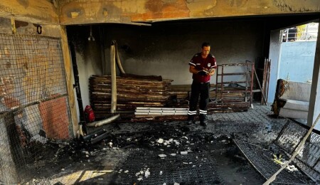 Çakmakla oynayan çocuklar yangına neden oldu