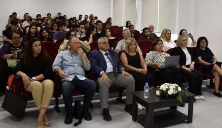 DAÜ yabancı diller eğitimi bölümü uluslararası uzmanları ağırladı